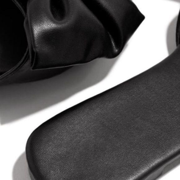 Black Bow Tie Slides - Picture 6 of 7